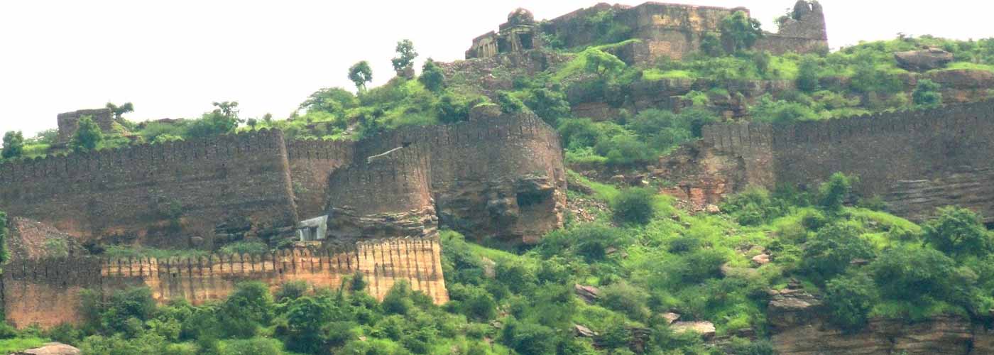 Khandar Fort Timings, Entry Fees, Location, Facts, History, Architecture & Visiting Time
